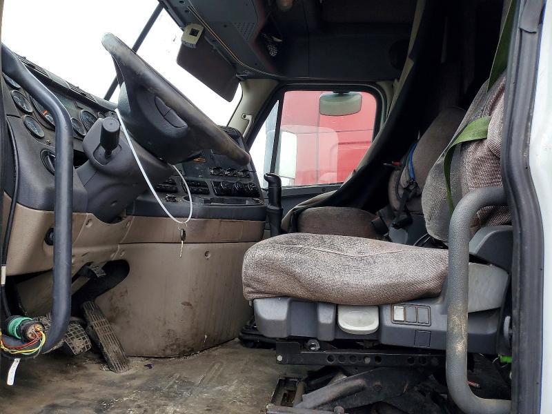 2016 Freigliner 2016 Freightliner Cascadia 125 Semi Truck