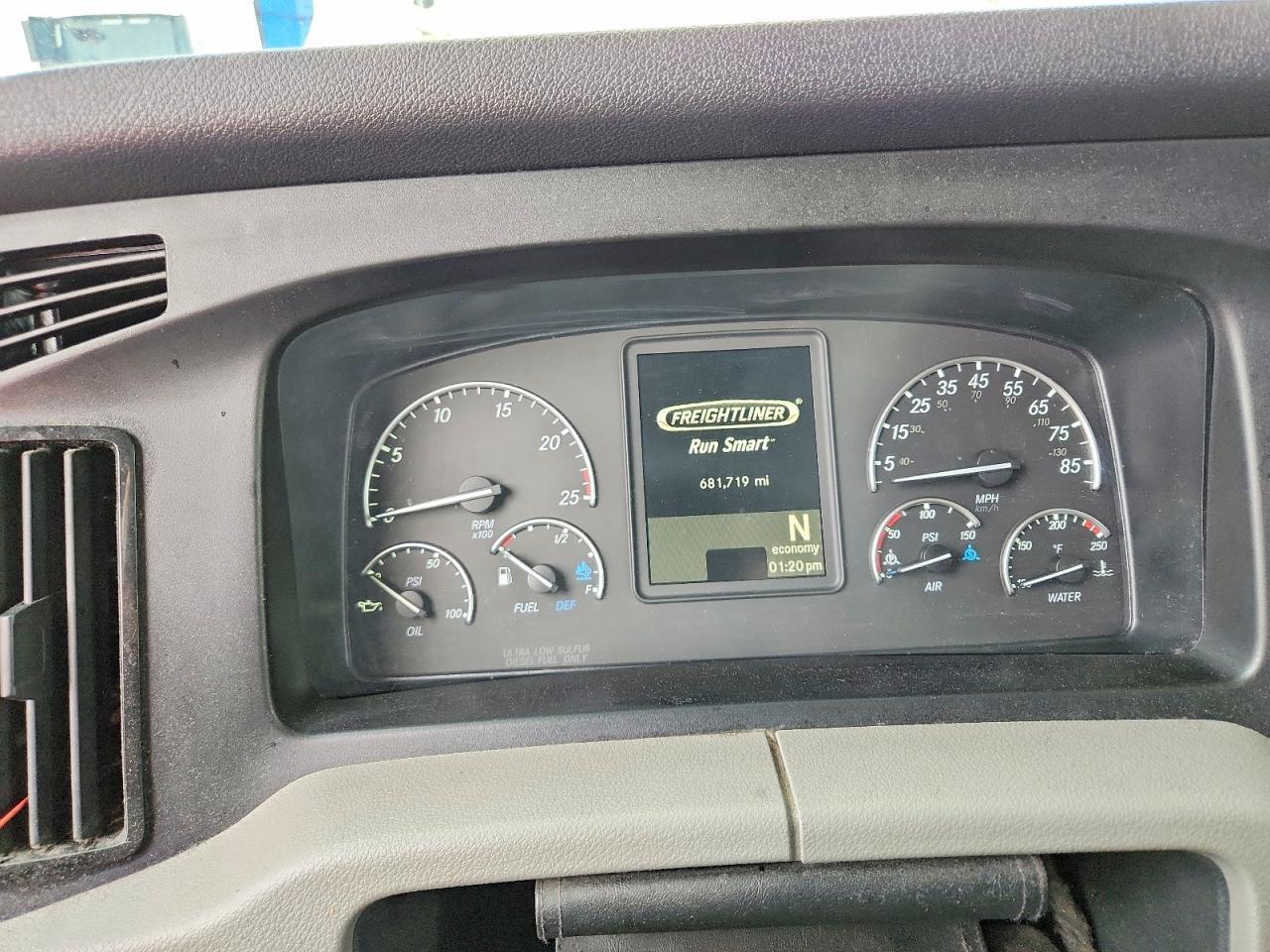 2020 Freightliner Cascadia 126 Semi Truck