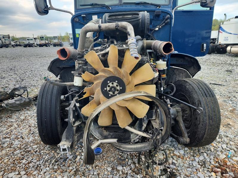 2014 Peterbilt 384 Semi Truck