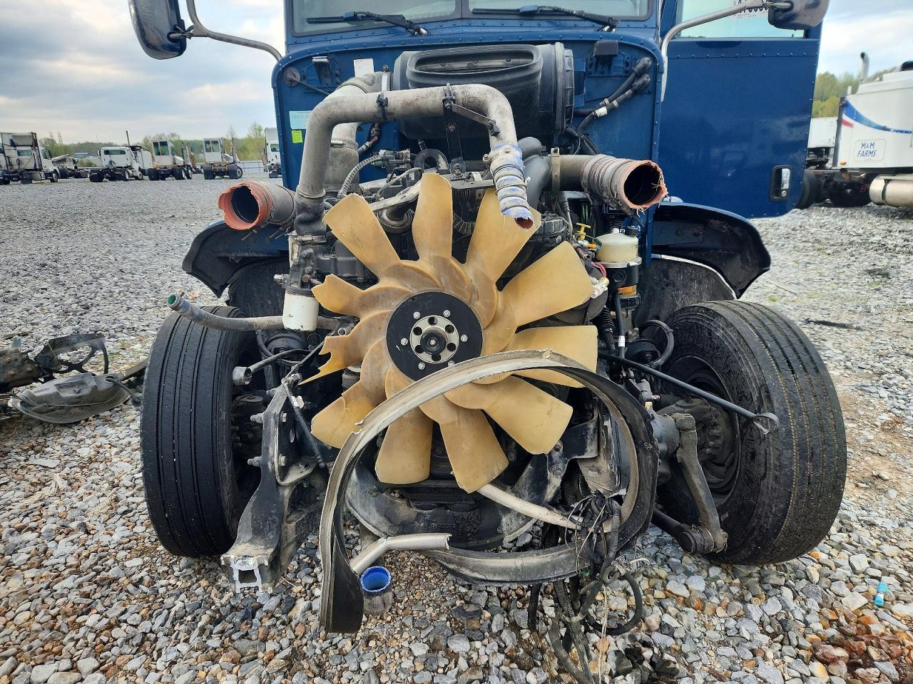 2014 Peterbilt 384 Semi Truck