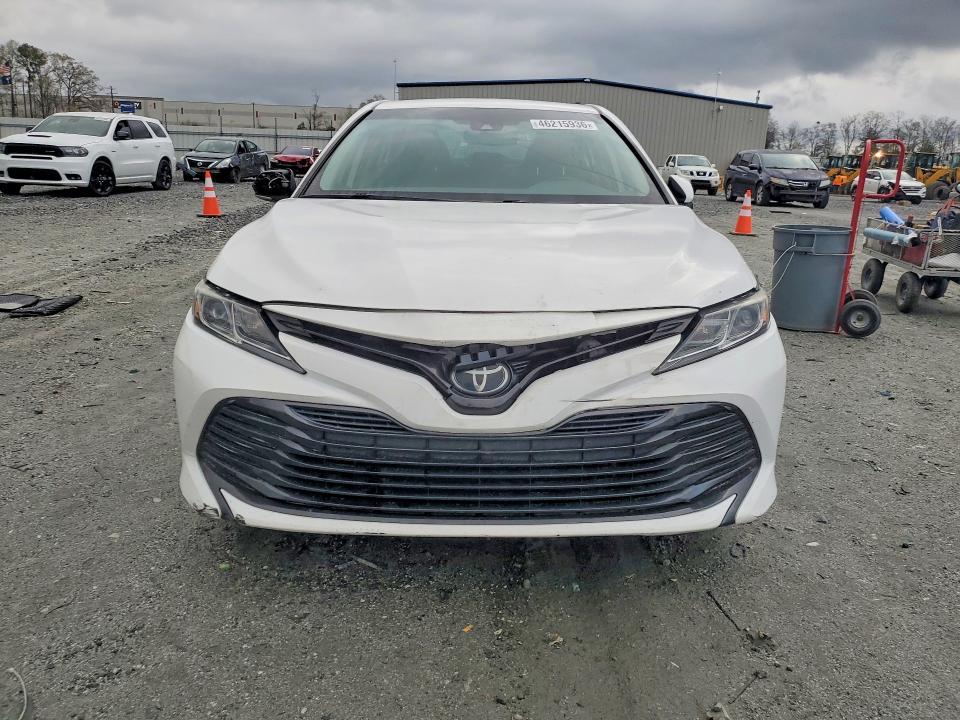 2020 Toyota Camry le