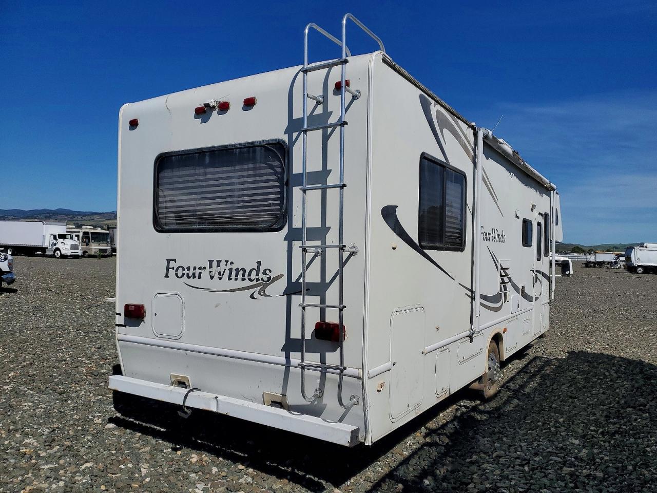 2004 Thor Recreational Vehicle (RV)