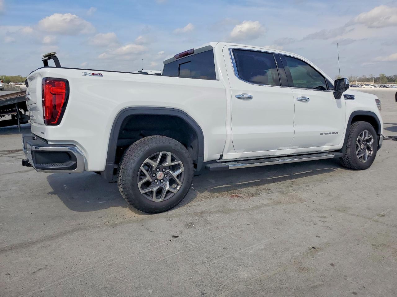 2026 GMC Sierra K1500 SLT