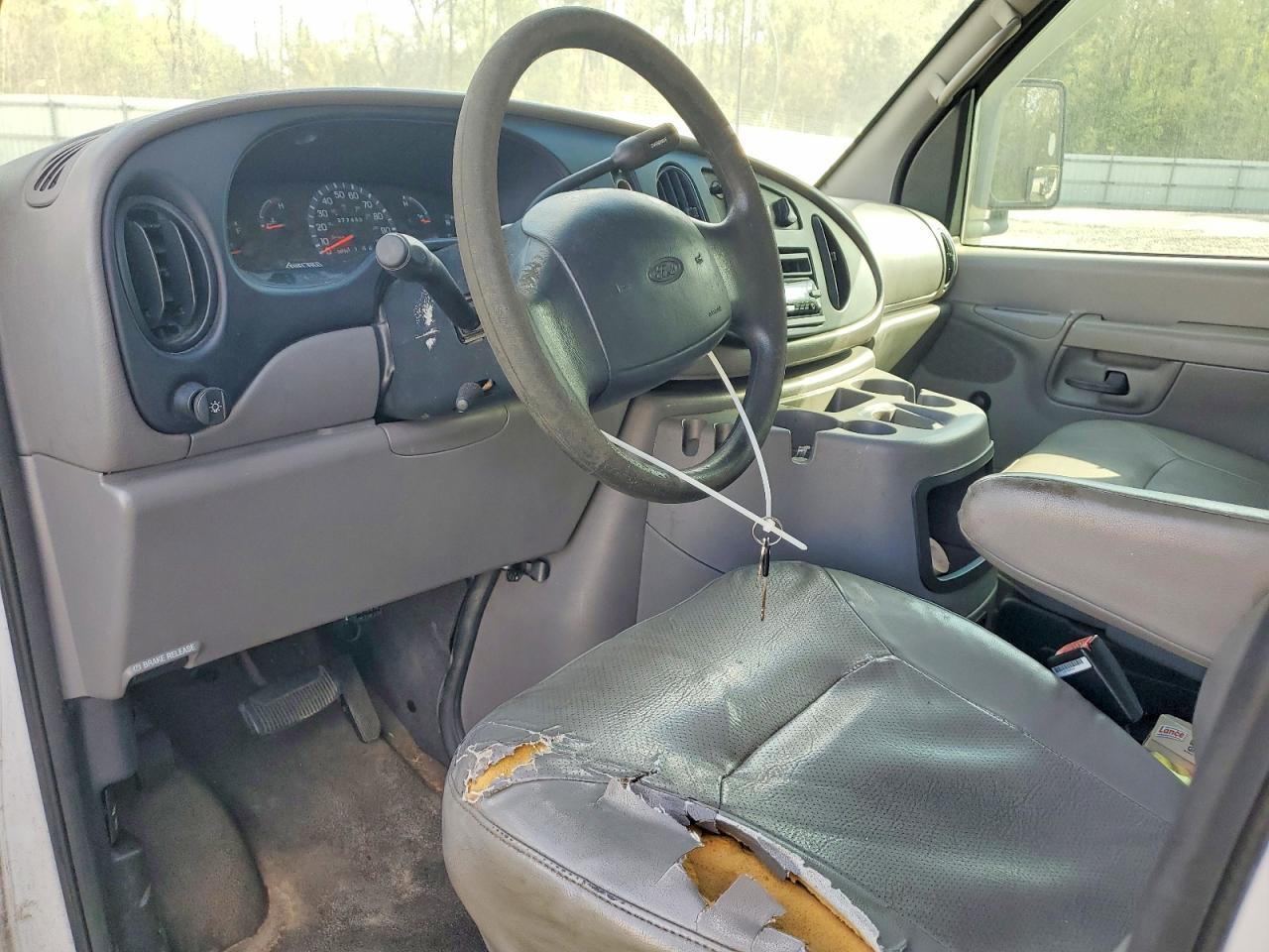 2002 Ford E350 BOX Truck