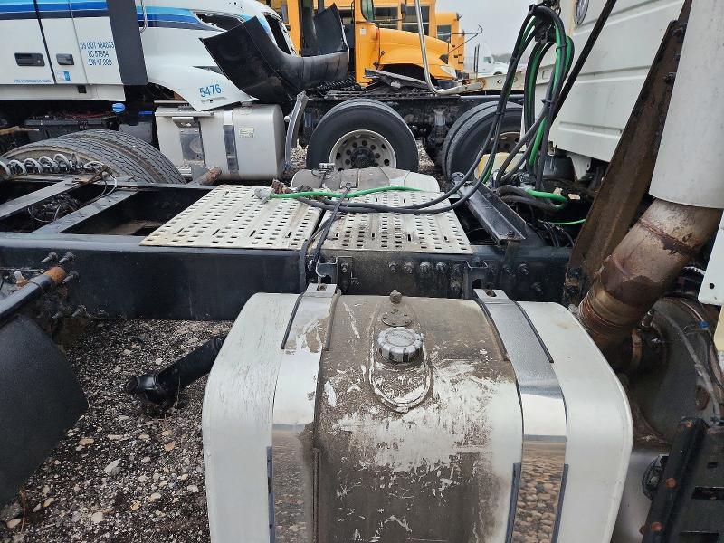 2019 Volvo Vnr Semi Truck