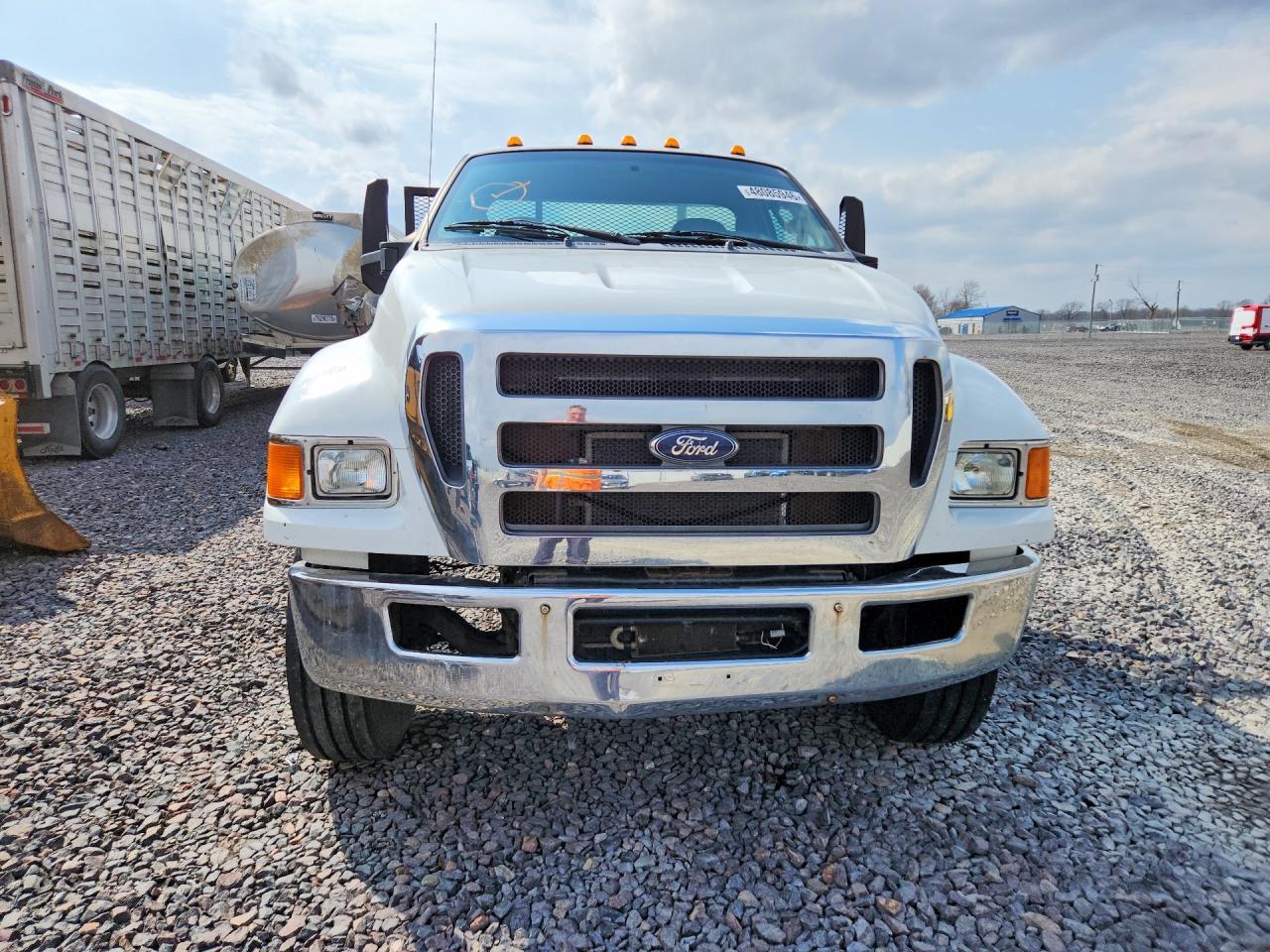 2015 Ford F650 Super Duty Flatbed Truck