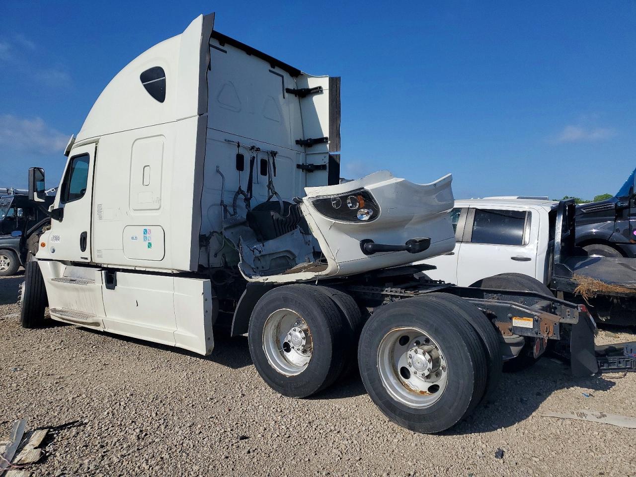 2015 Freigliner 2015 Freightliner Cascadia 1-Semi Truck