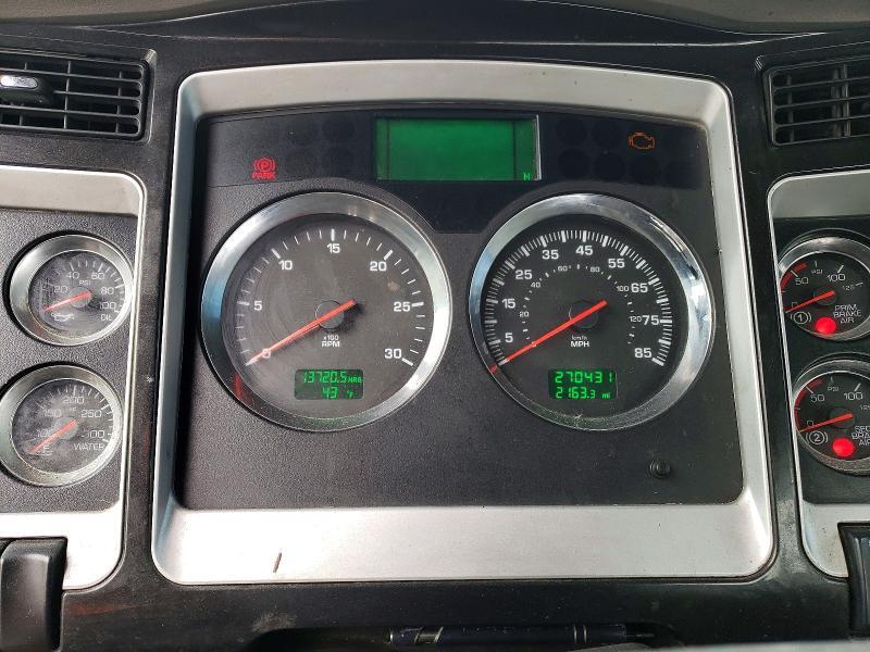 2015 Kenworth T440 Semi Truck