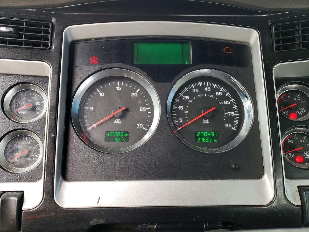 2015 Kenworth T440 Semi Truck