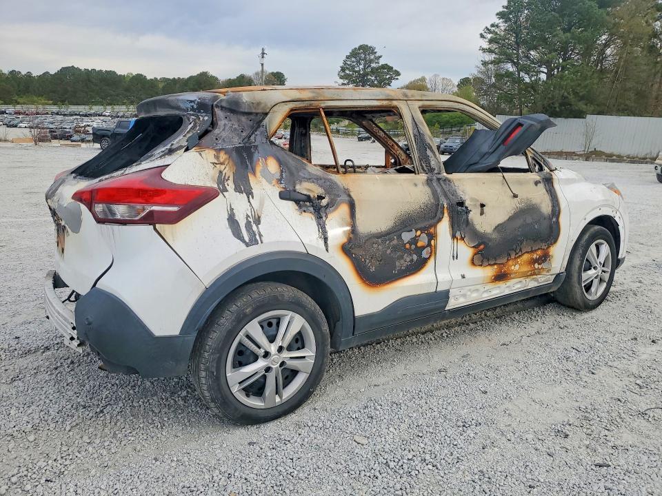 2020 Nissan Kicks s