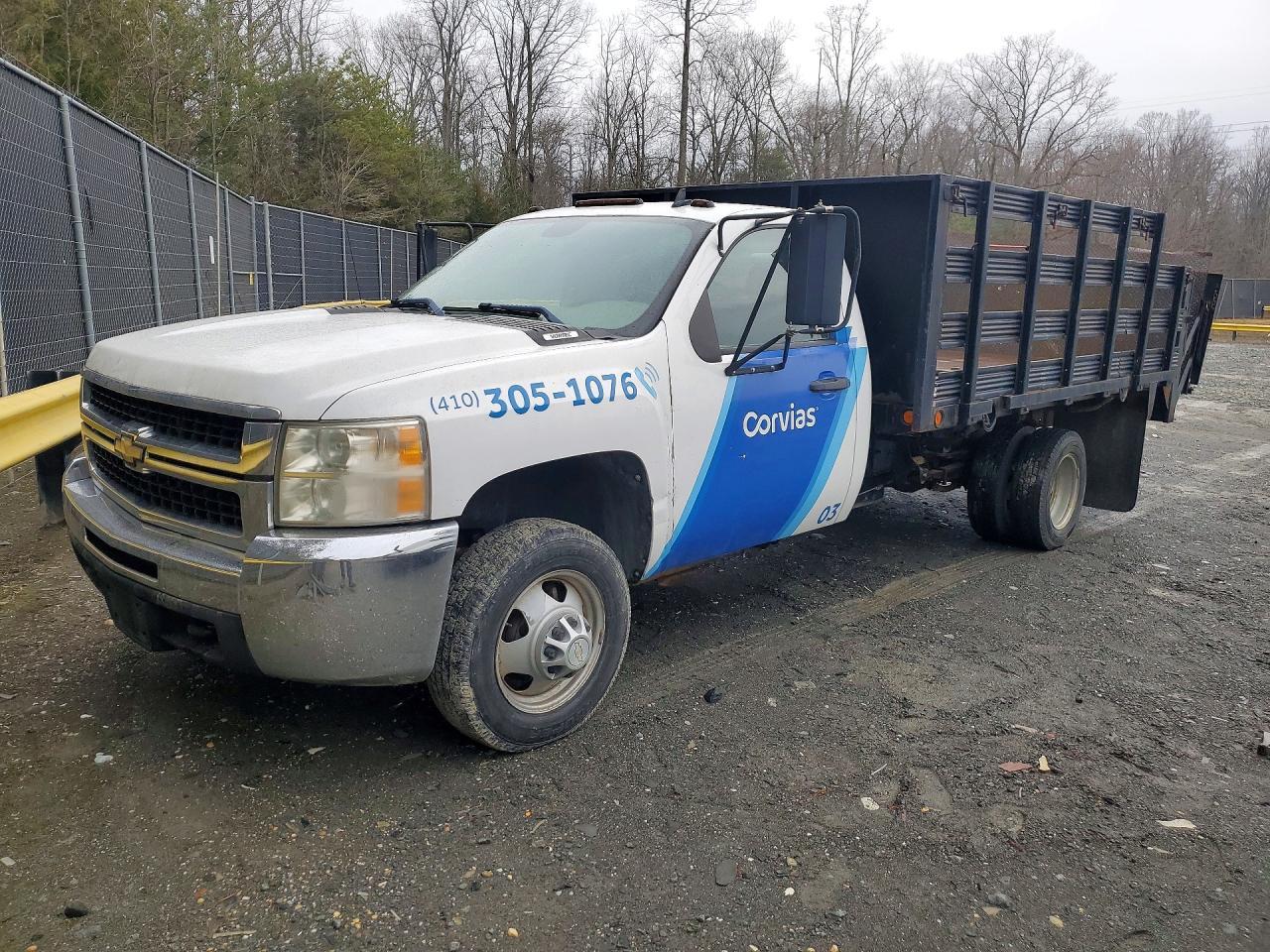 2009 Chevrolet Silverado Flatbed Truck