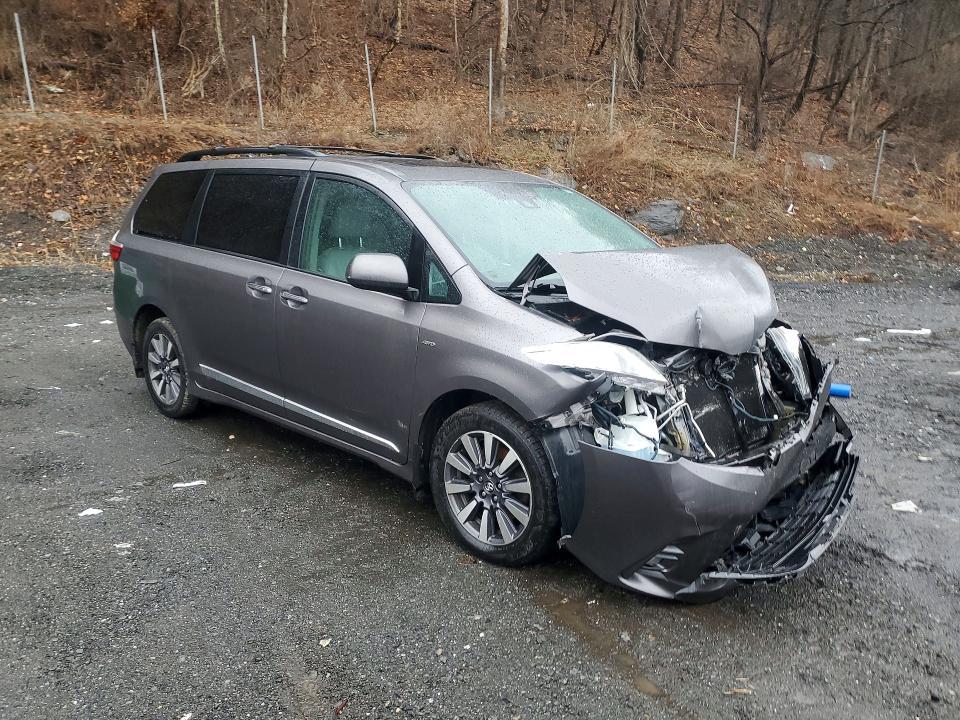 2018 Toyota Sienna xle 7-passenger