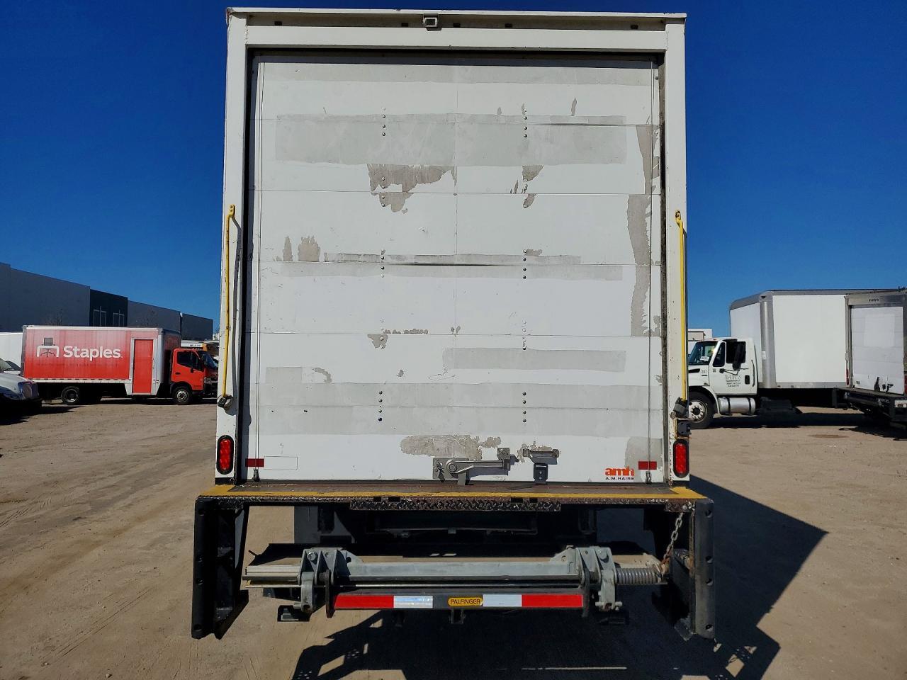 2020 Isuzu NRR BOX Truck