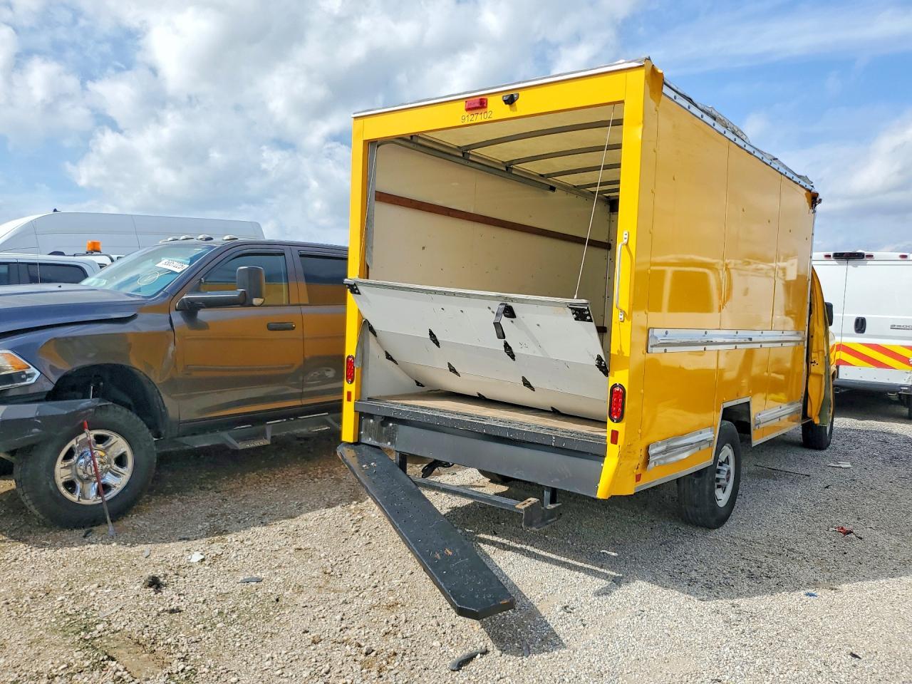 2024 GMC Savana BOX Truck