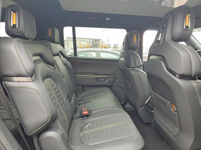 2025 Rivian R1S Adventure