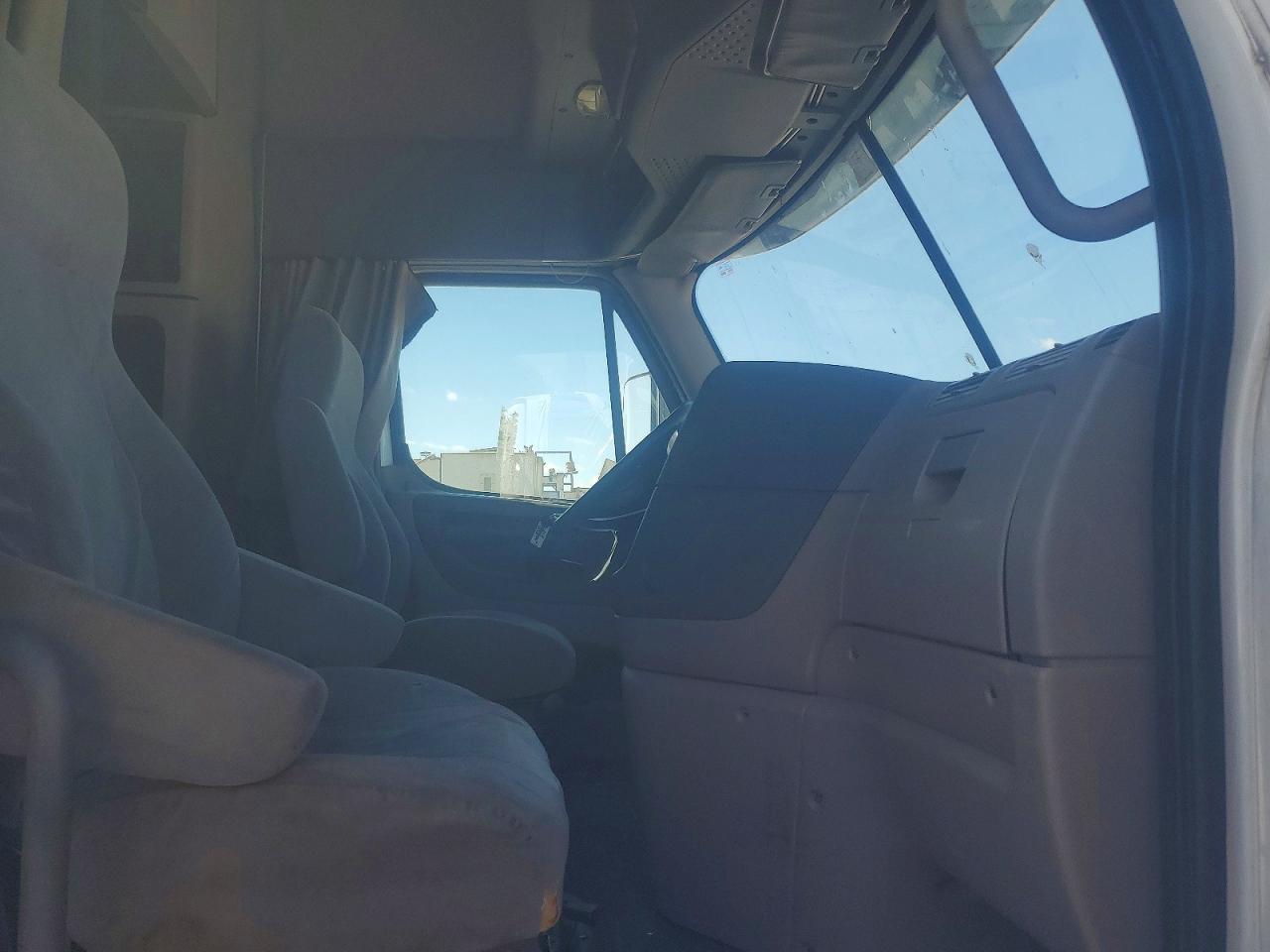 2016 Freigliner 2016 Freightliner Cascadia BOX Truck