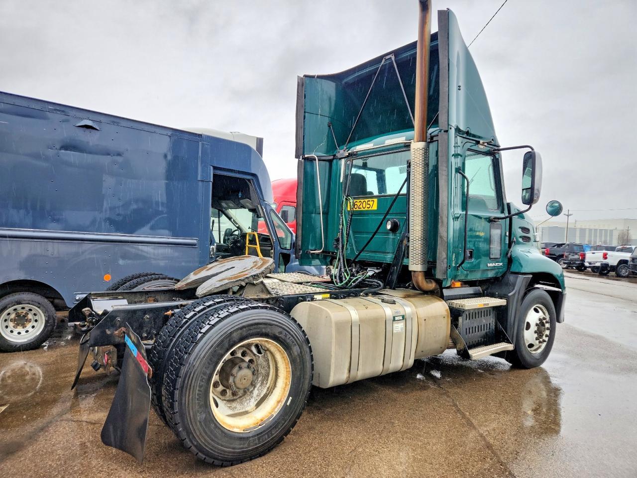 2017 Mack CX612 Semi Truck
