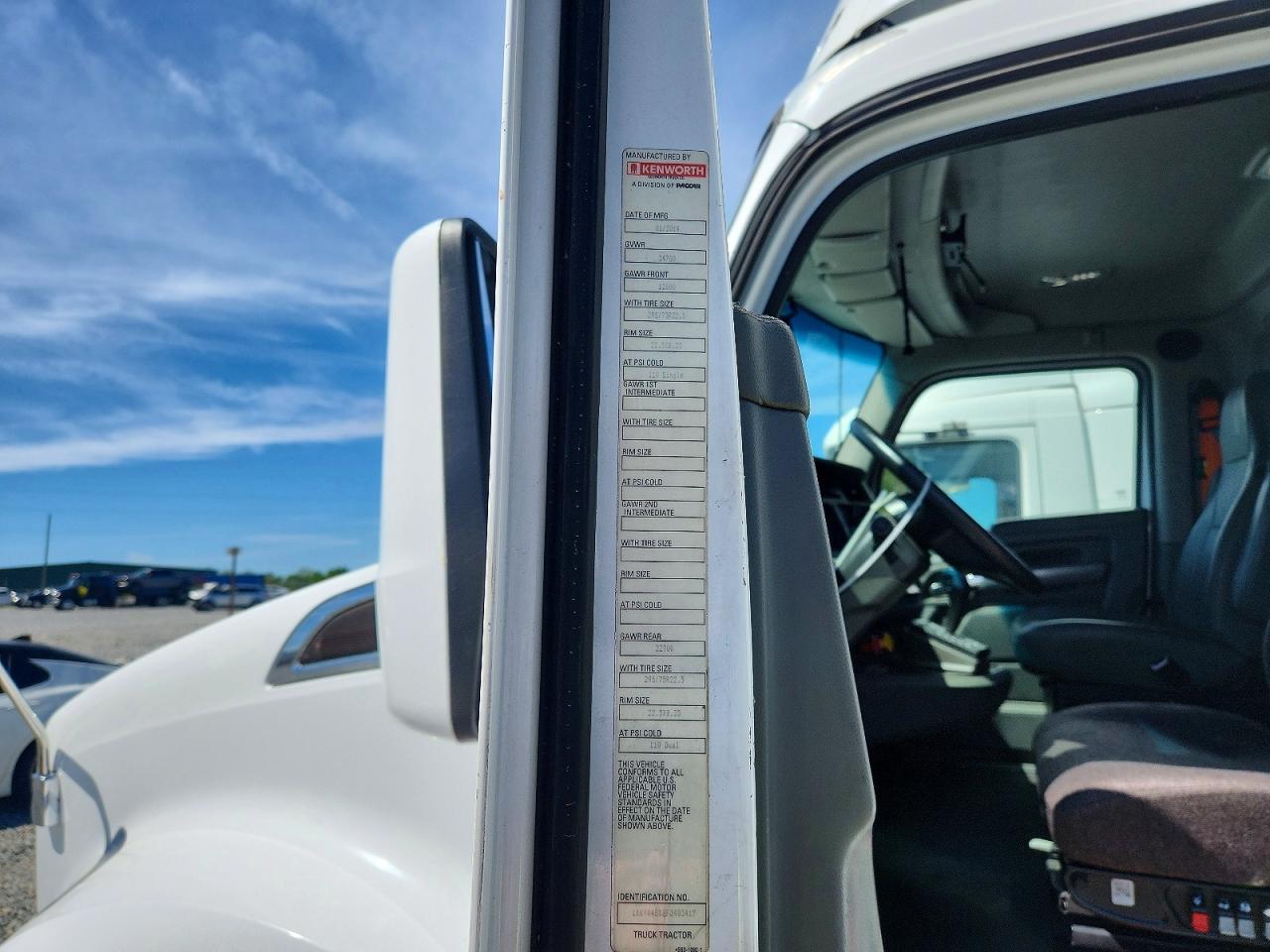 2015 Kenworth T680 Semi Truck