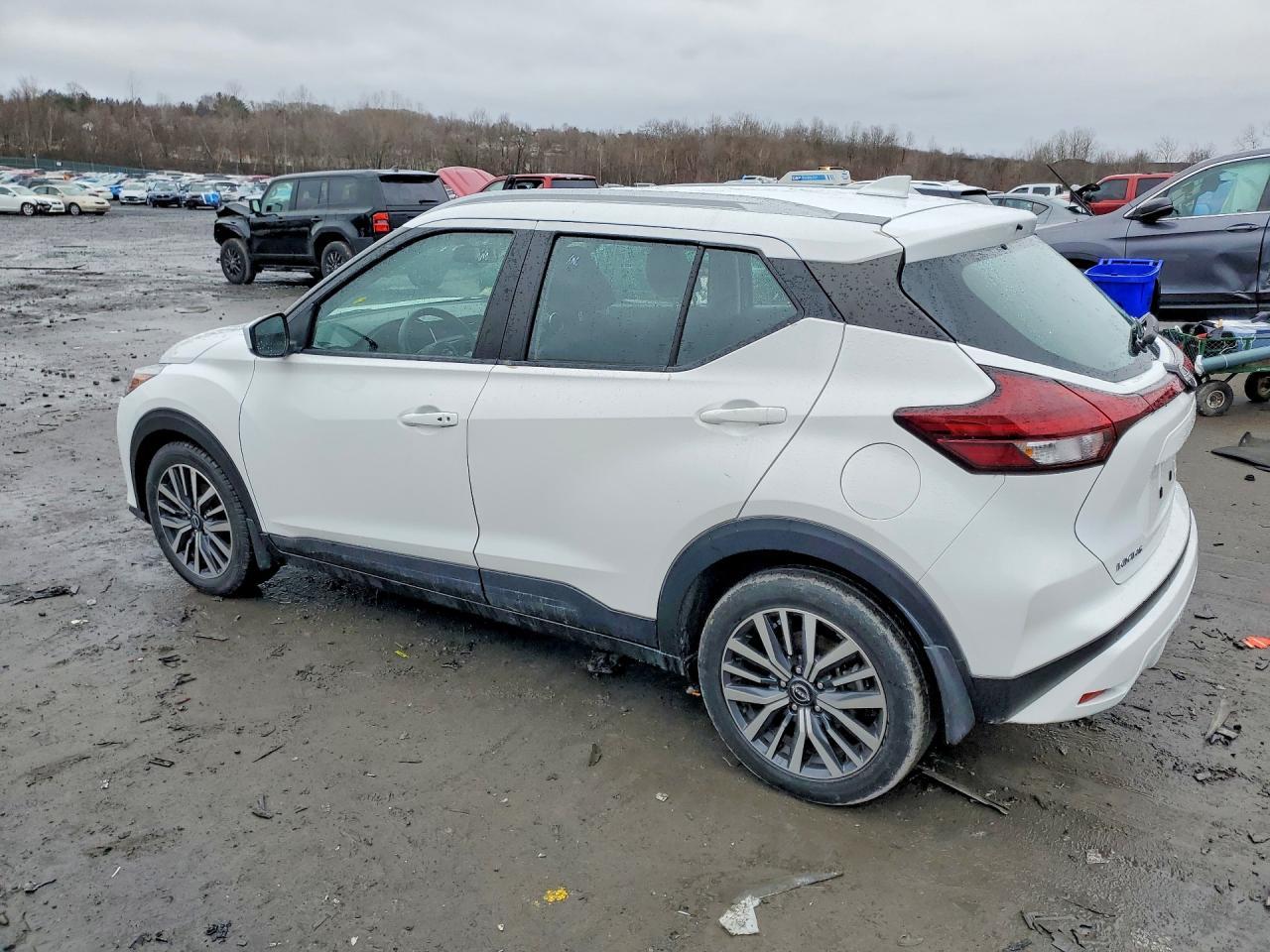 2023 Nissan Kicks sv