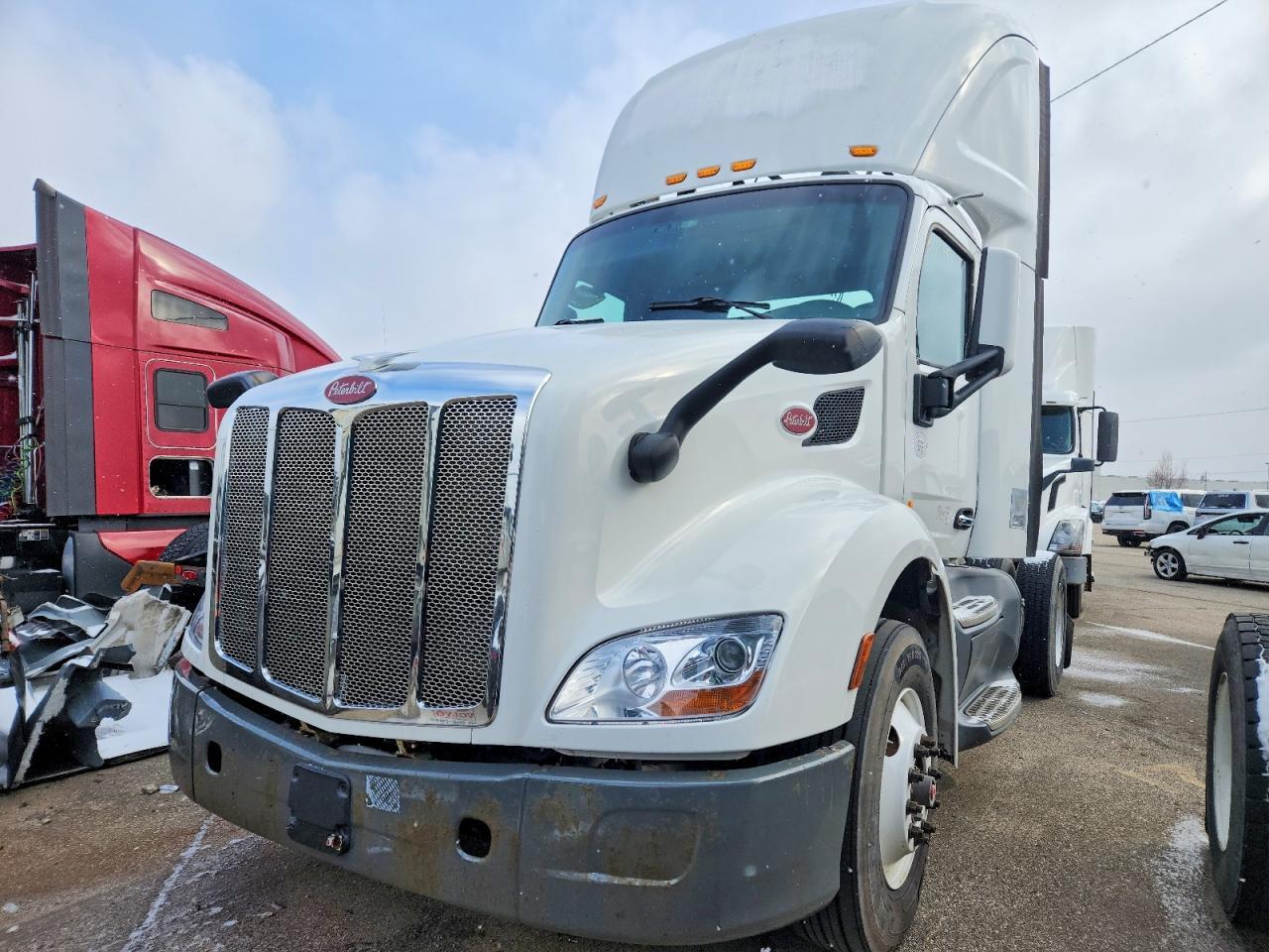2017 Peterbilt 579 Semi Truck