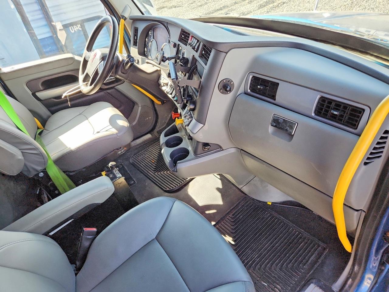 2020 Kenworth T680 Semi Truck