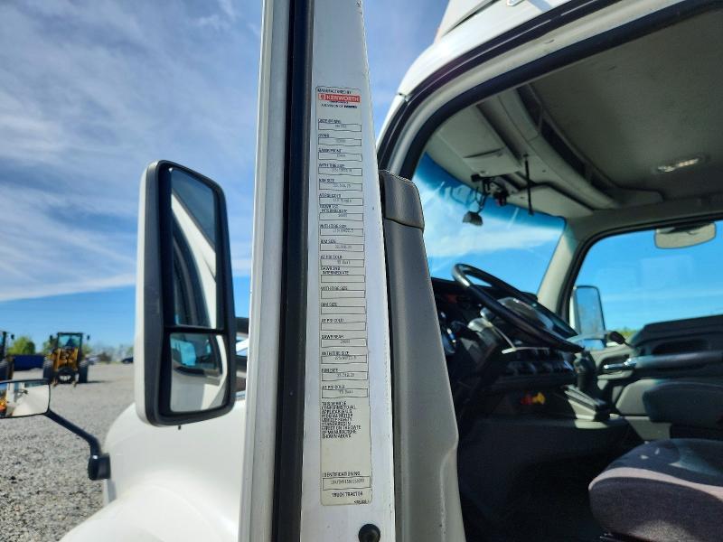 2017 Kenworth T680 Semi Truck