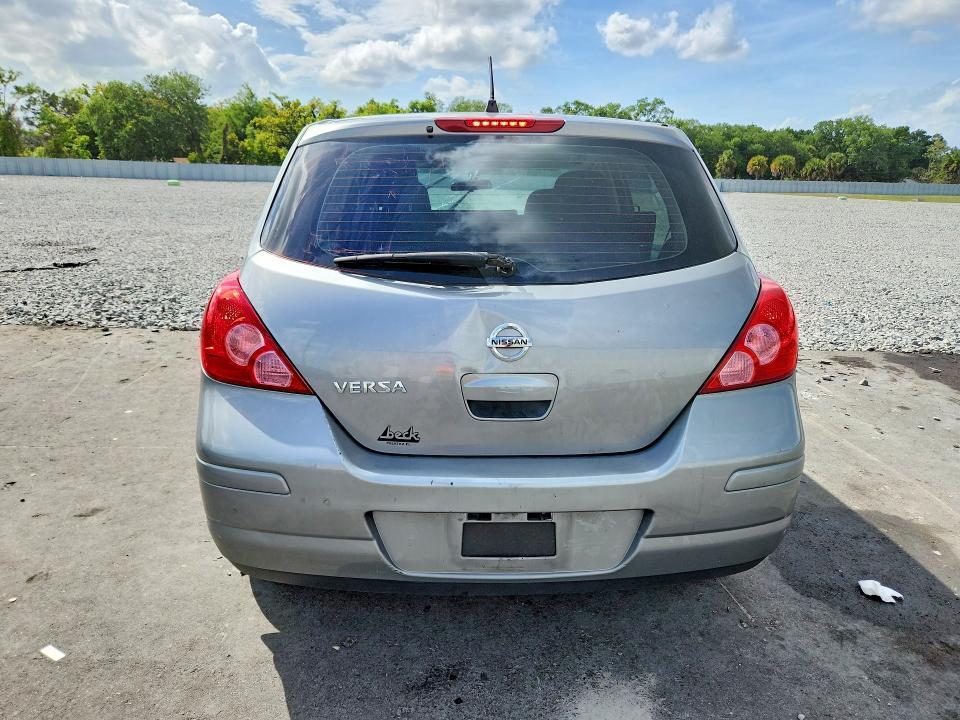 2011 Nissan Versa 1.8 s