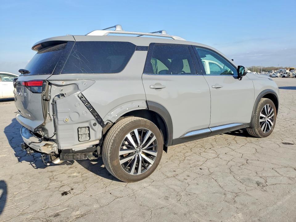2025 Nissan Pathfinder Platinum