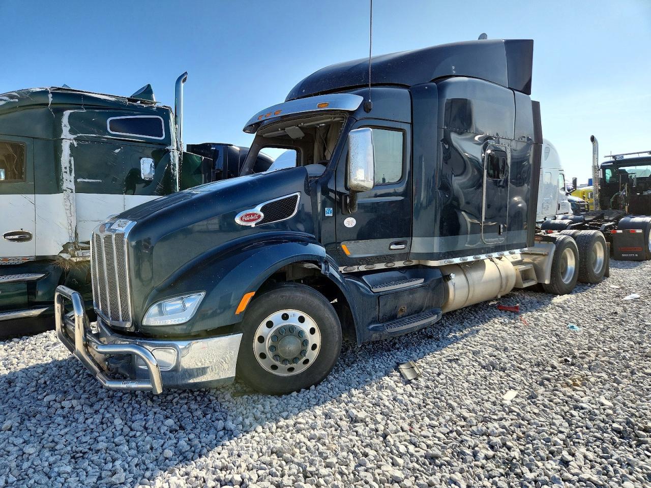 2020 Peterbilt 579 Semi Truck