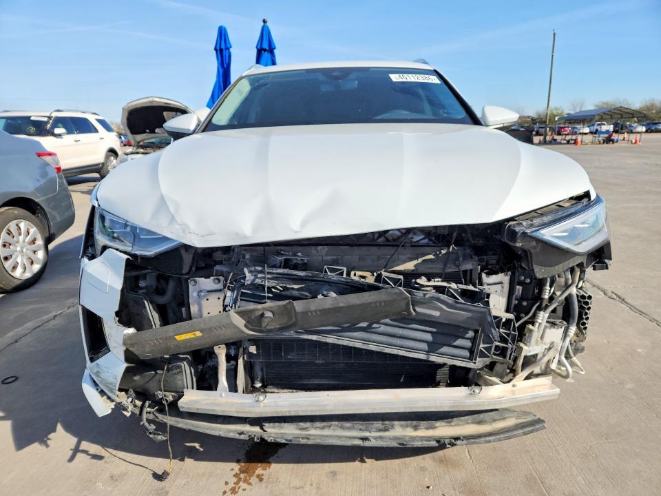 2022 Audi E-tron Premium Plus