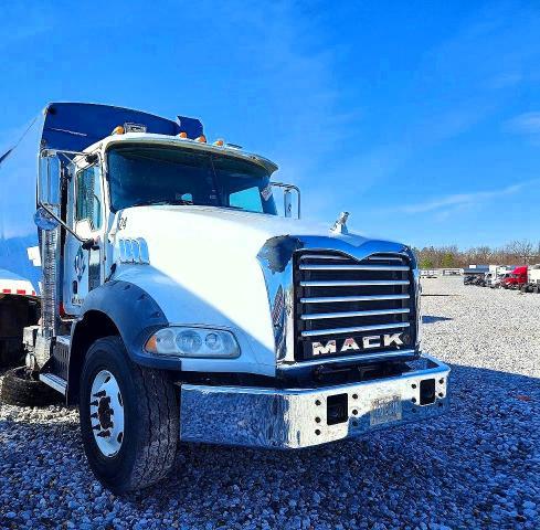 2013 Mack GU813 Refuse Truck