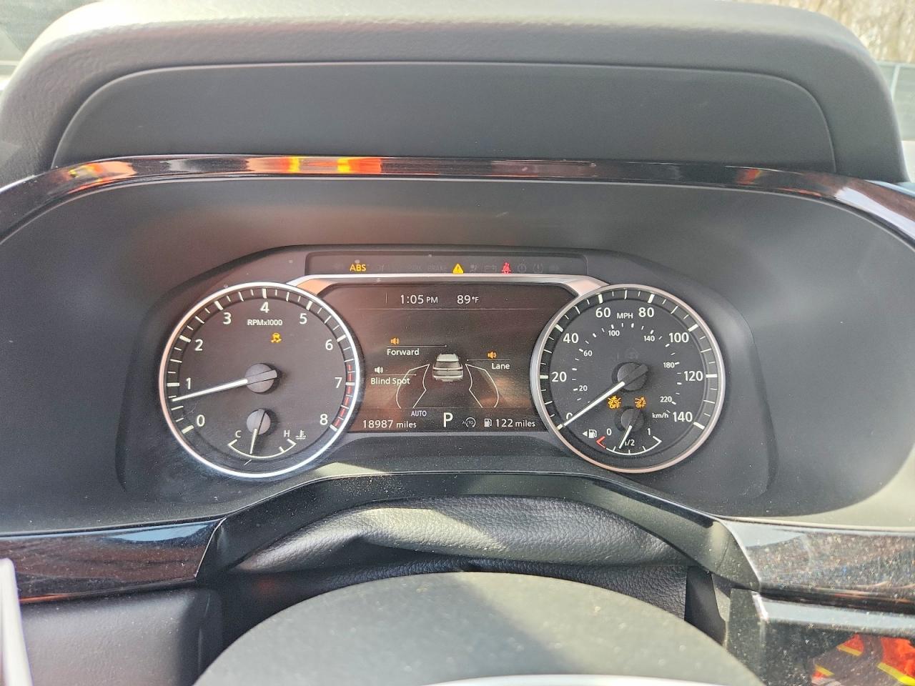 2025 Nissan Pathfinder sv