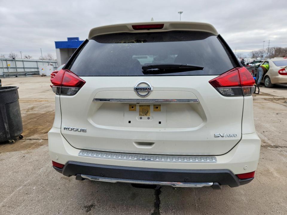 2020 Nissan Rogue sv