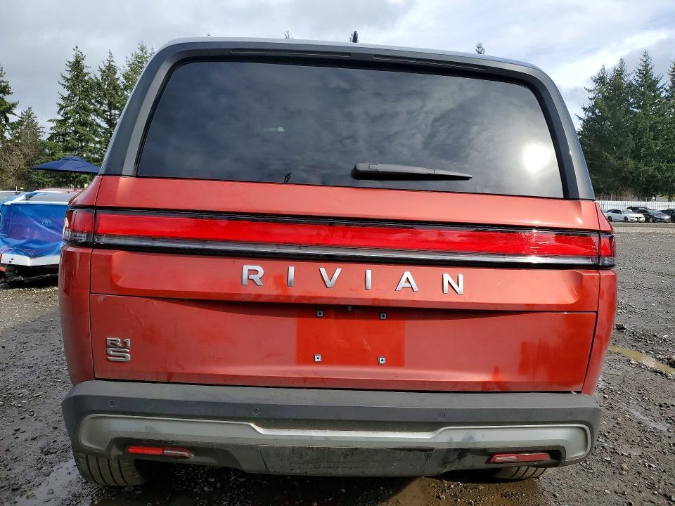 2025 Rivian R1S Adventure