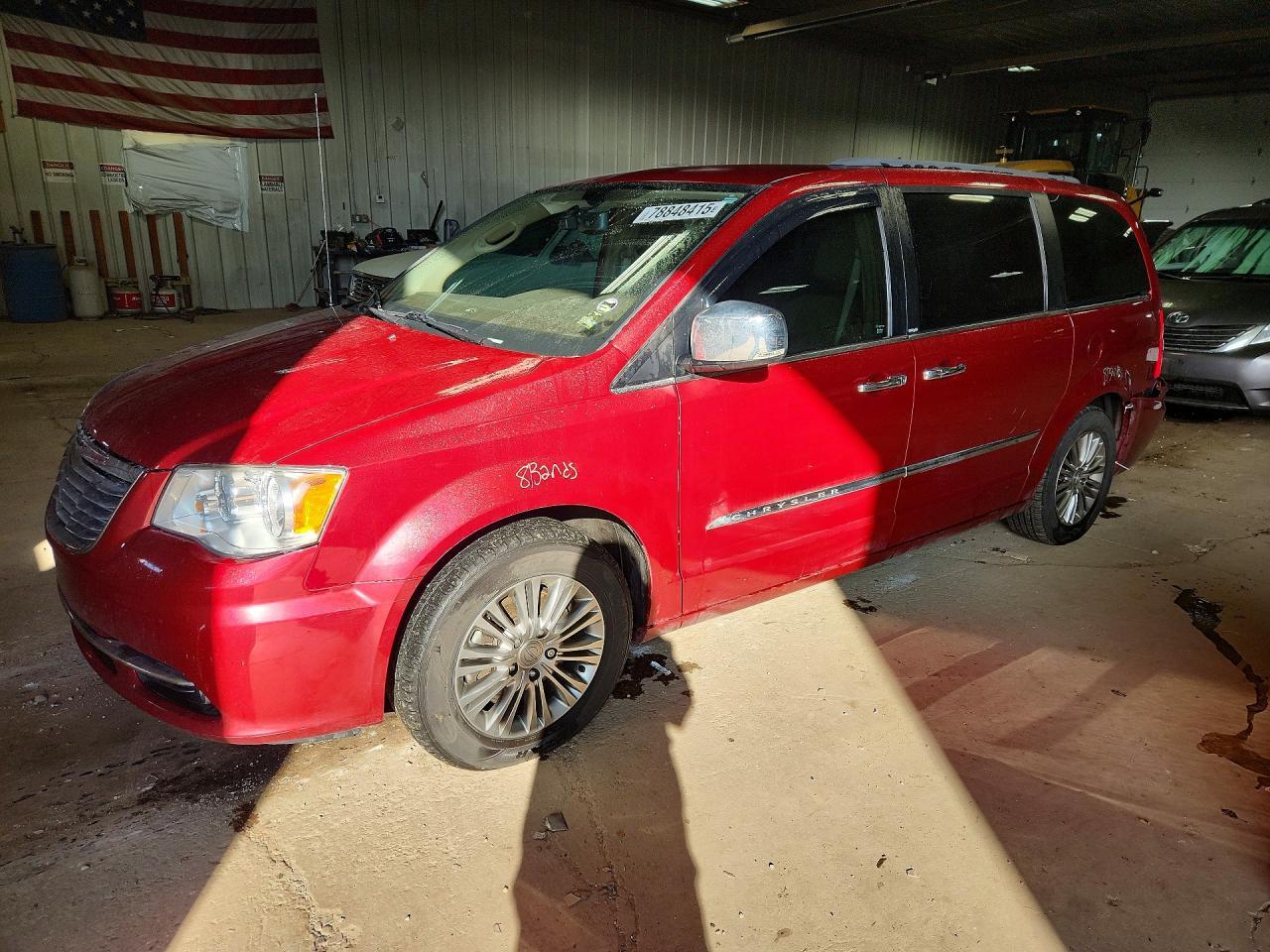 2013 Chrysler Town & Country Touring l