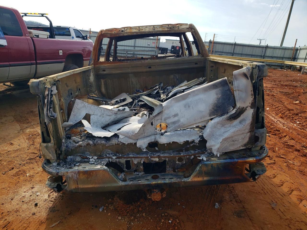 2025 GMC Sierra K1500 SLT