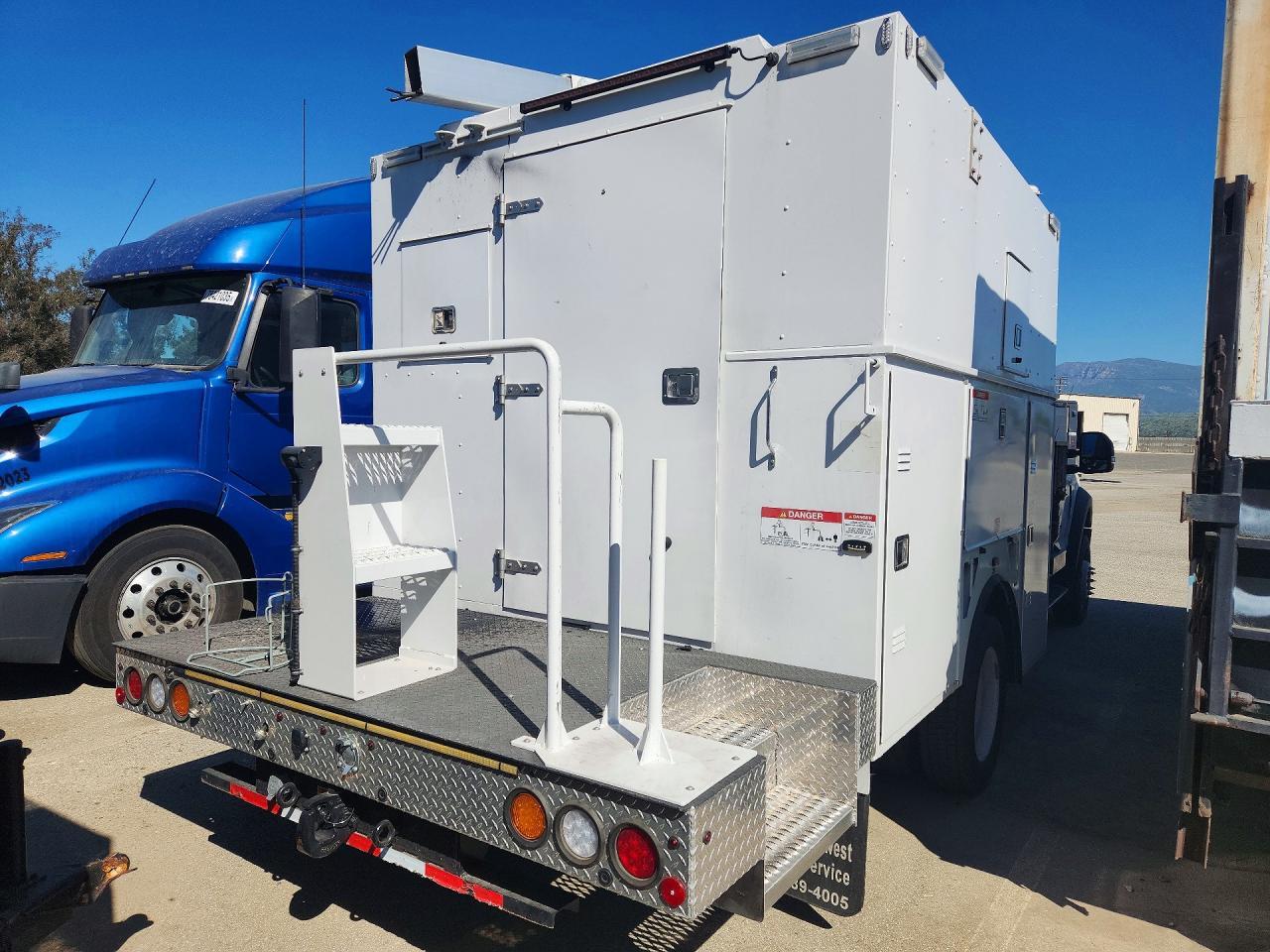 2022 Ford 550 Utility / Service Truck