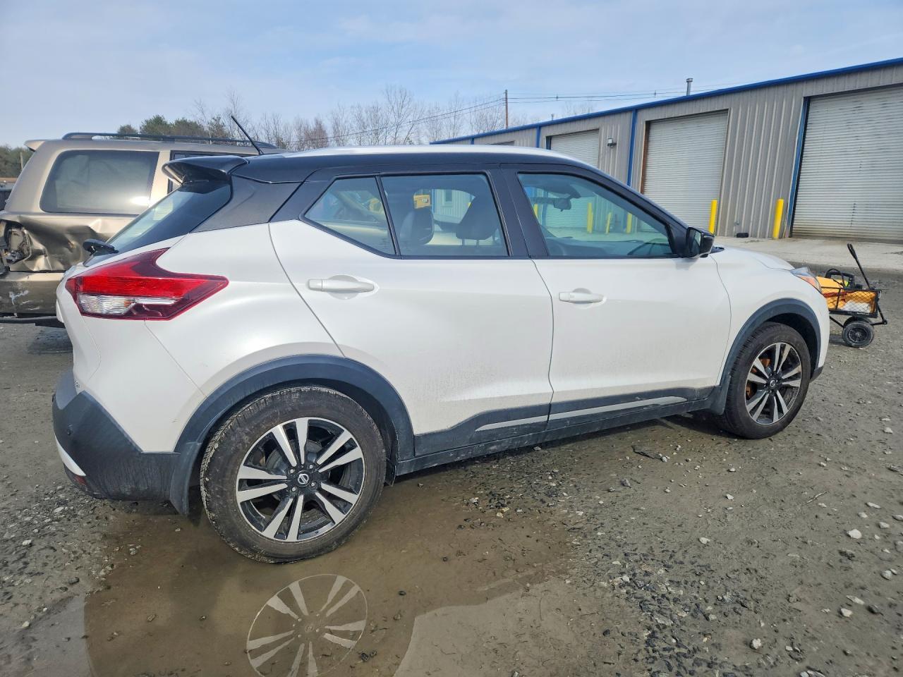 2020 Nissan Kicks sr