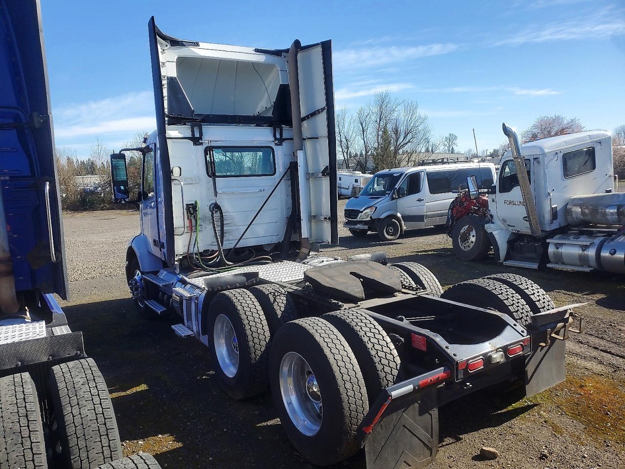 2020 Volvo VNR Semi Truck