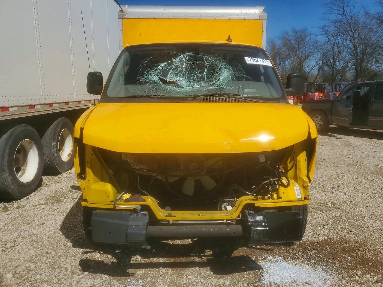 2021 GMC Savana BOX Truck