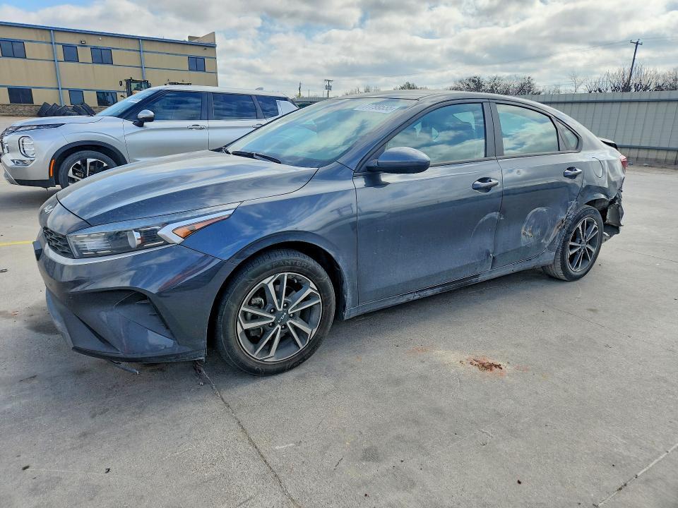 2023 KIA Forte lxs
