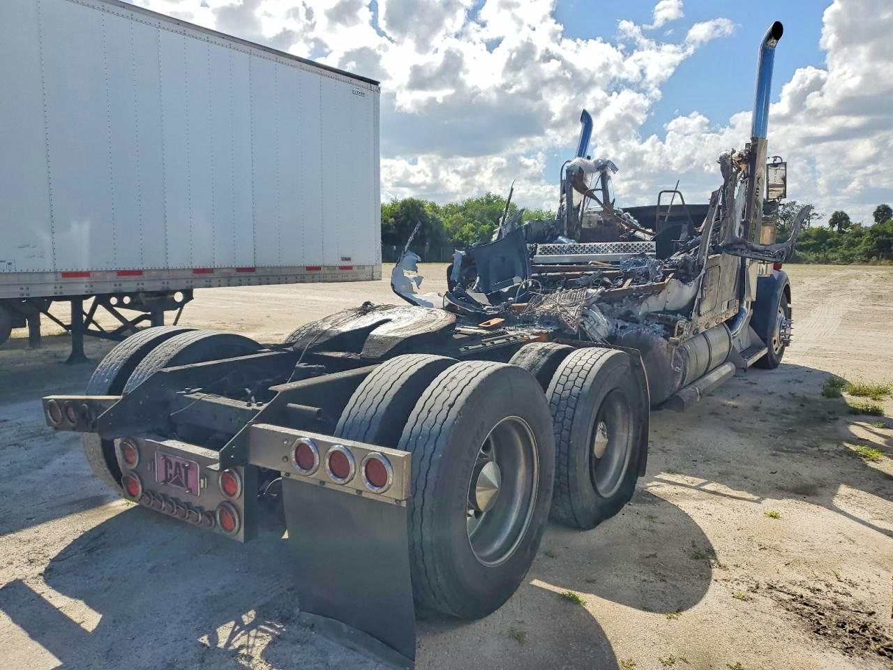 2001 Kenworth W900-Truck Cab AND Chassis