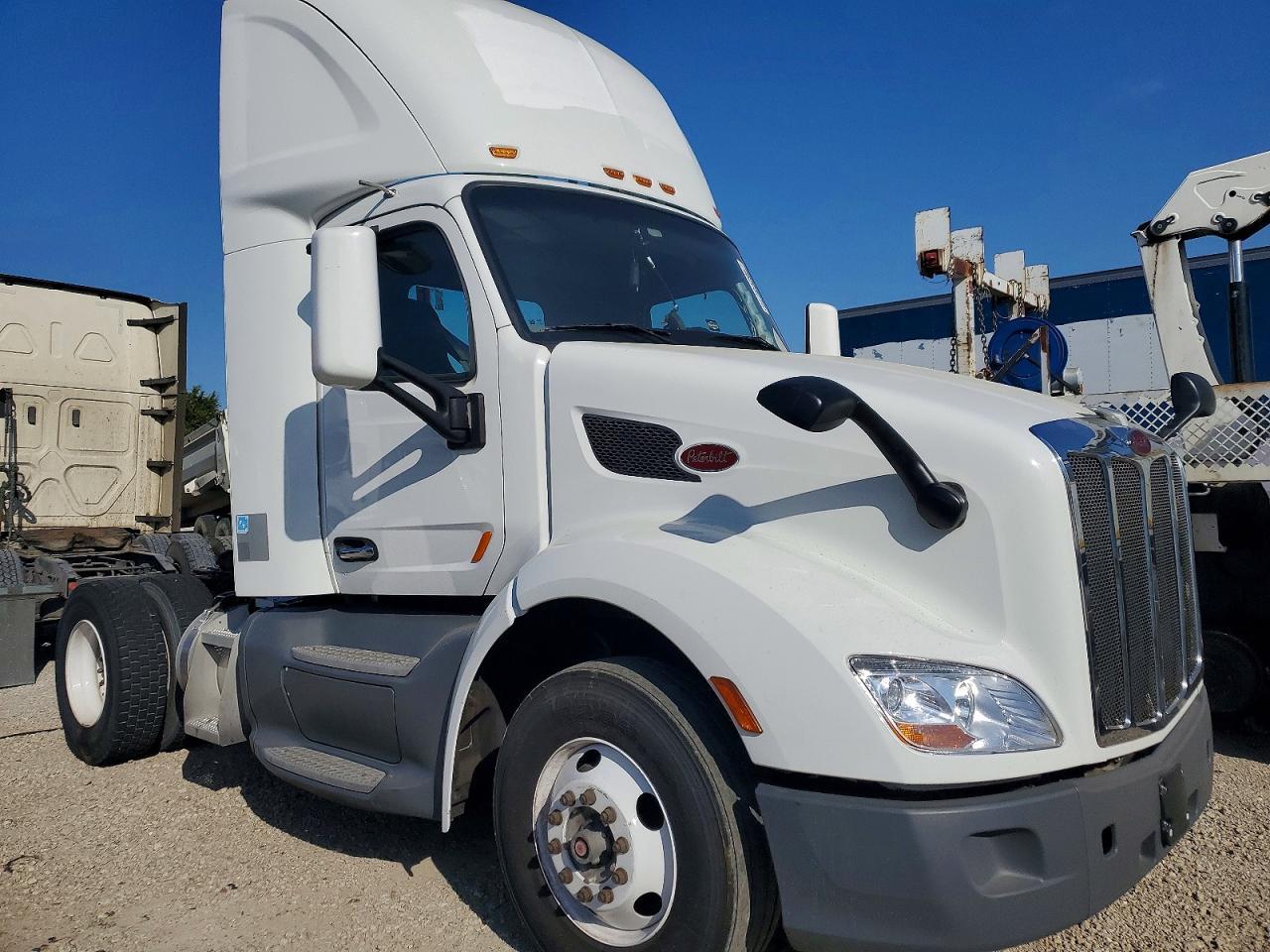 2018 Peterbilt 579 Semi Truck