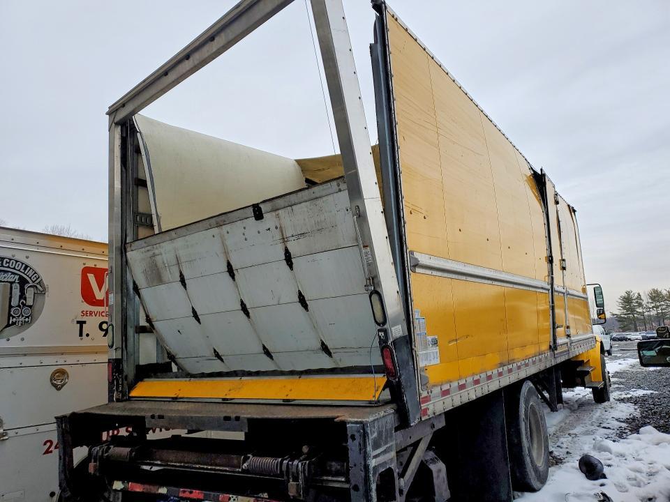 2017 Freightliner Business Class M2 BOX Truck