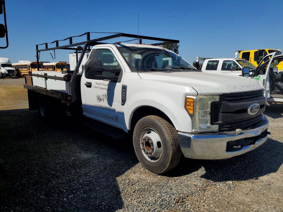 2017 Ford F350 Super Duty Flatbed Truck