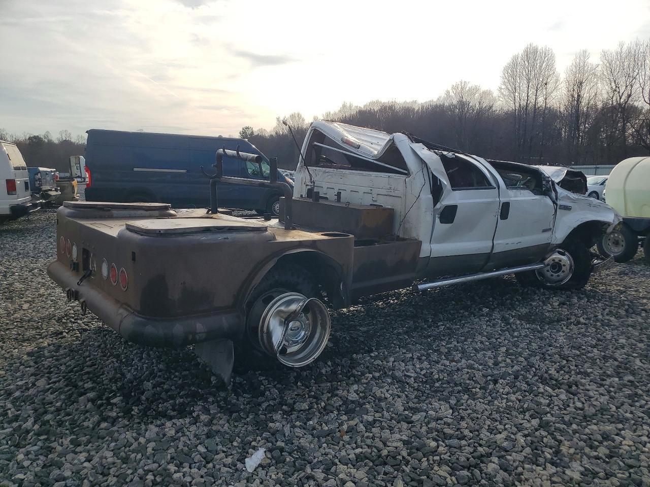 2006 Ford F350 Super Duty Flatbed Truck