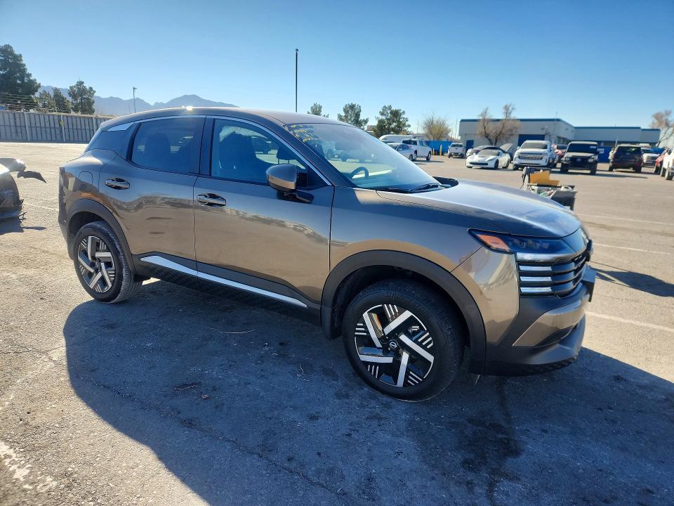 2025 Nissan Kicks sv