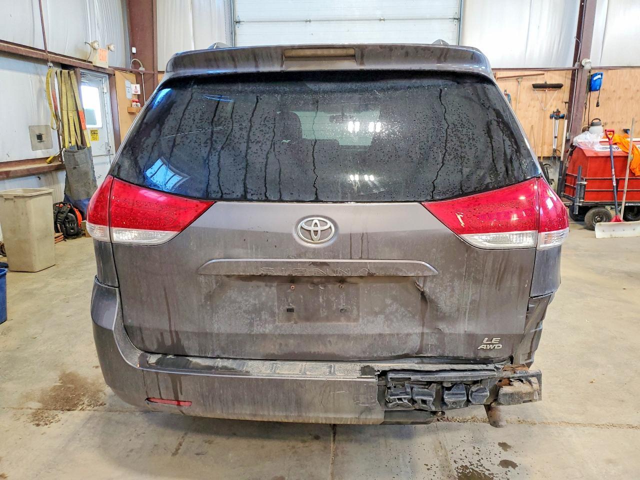 2011 Toyota Sienna le 7-passenger