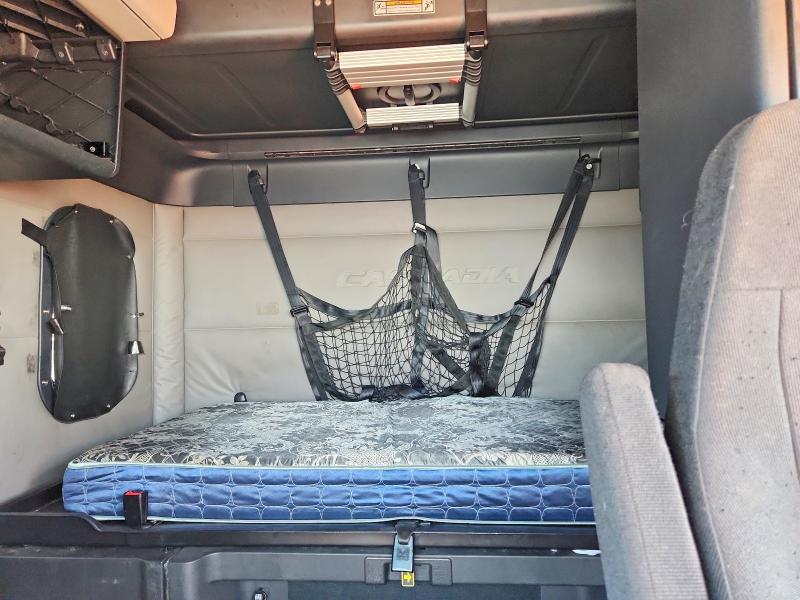 2020 Freightliner Cascadia 126 Semi Truck