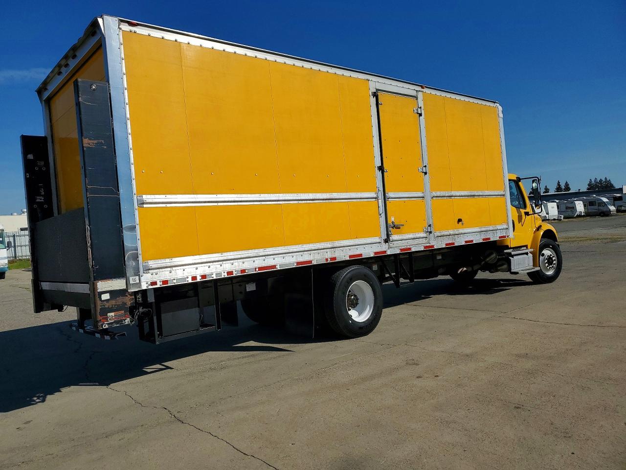2013 Freightliner Business Class M2 BOX Truck